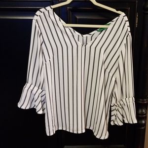 V front and back top B&W NWOT